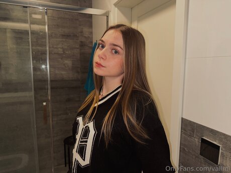 Vallmi hot actress photos