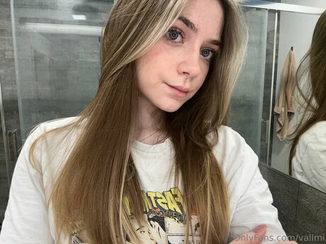 Vallmi exclusive pornstar images