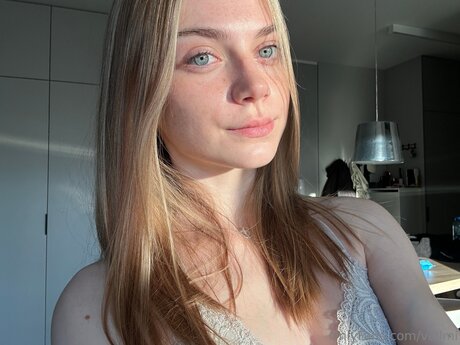 Vallmi beautiful model pic