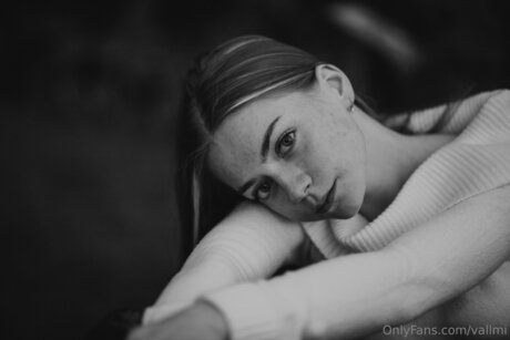 Vallmi free pornstar image