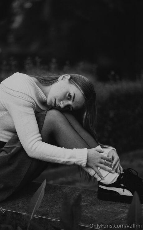 Vallmi exclusive actress pics