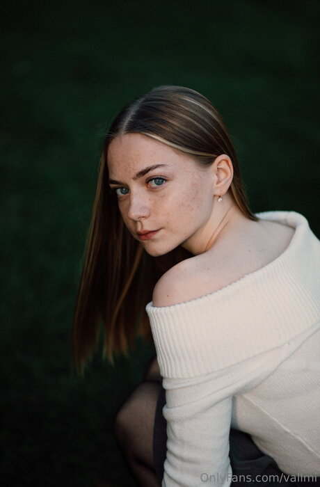 Vallmi pretty actress archive