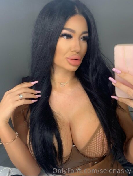 Selenasky pornstar hd pic