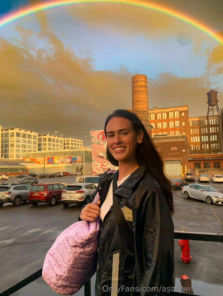 Asmrwitholivia nudes actress picture