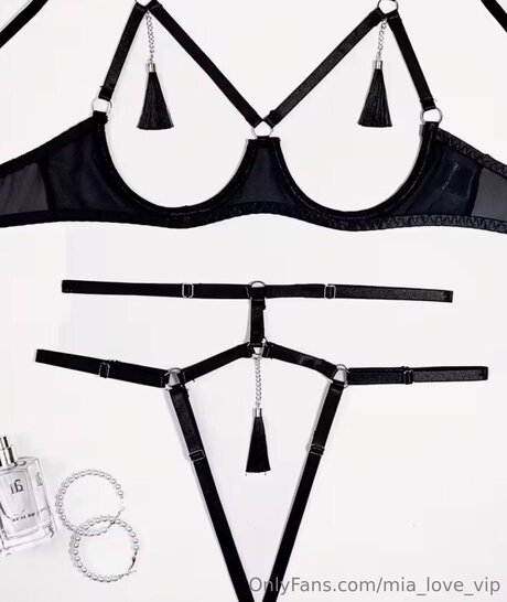 Mia Love Vip star art gallery