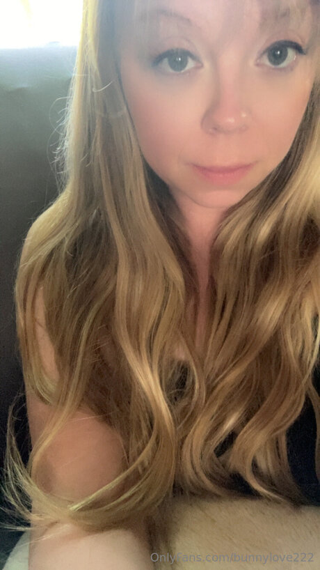 Bunnylove222 pornstar erotic gallery