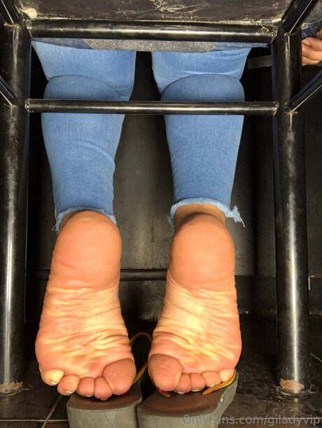 lesbian kissing onlyfans nice image