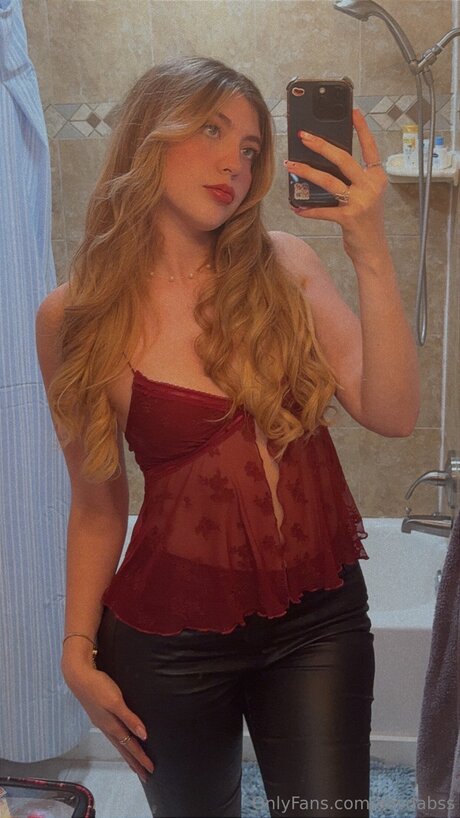 Scarlettsummerrr pornstar naked gallery