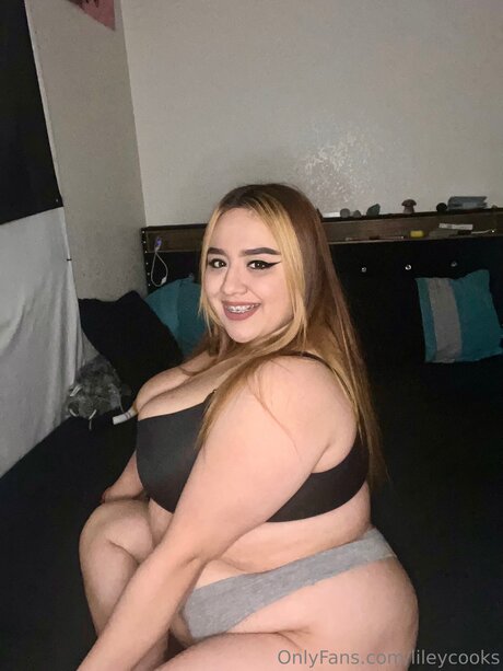Lilyanneee model sexy pictures