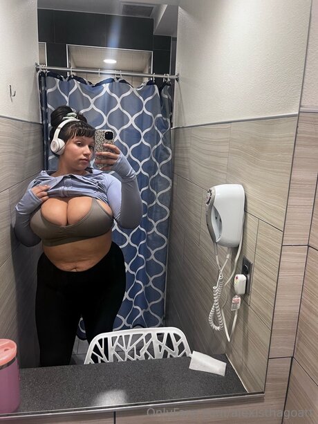 Alexisthagoatt sexy pornstar gallery