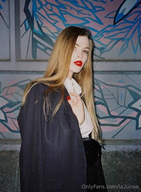 La Lunaa pornstar erotic pic