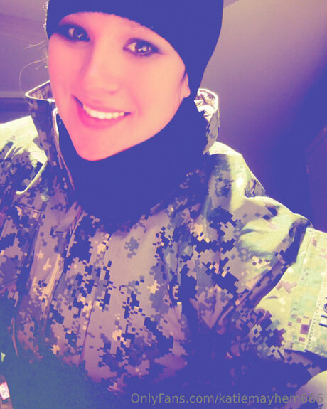 Katiemayhem666 star perfect pic
