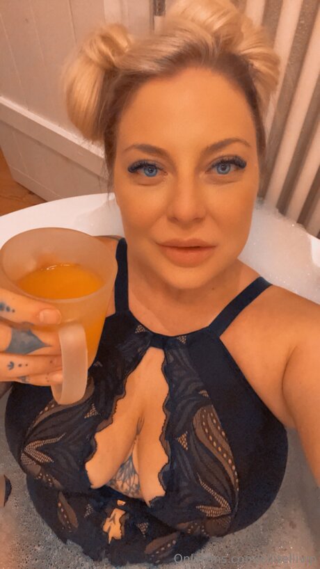 Ellitellivip nice model picture