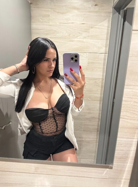 Selenasmilesalways xxx pornstar photos