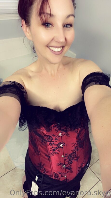 Evanora Skye adult star picture