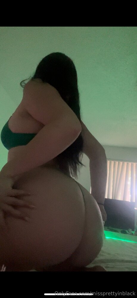 Missprettyinblack model nude photo