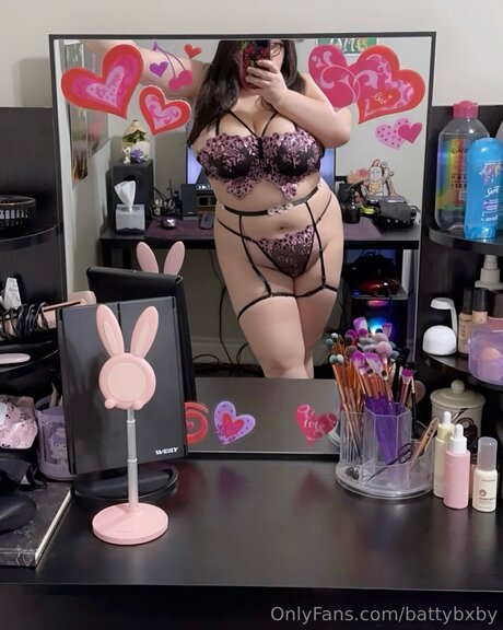 Battybxby nude model pics