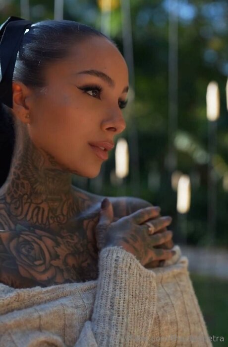 Thecleopetra sexy model img