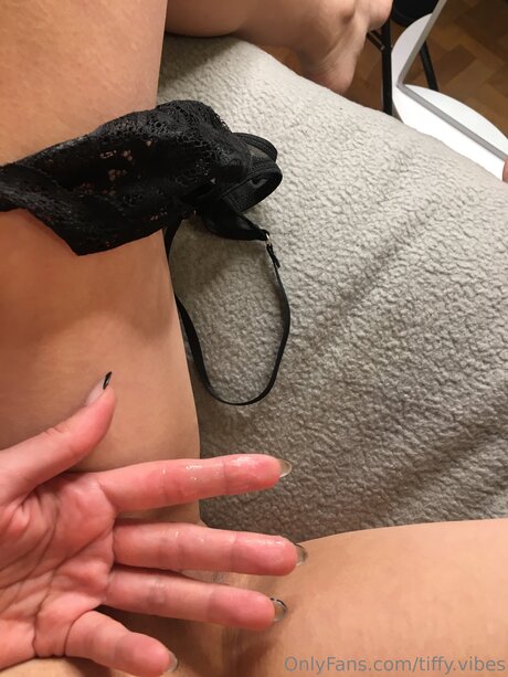 Tiffy Vibes art model galleries