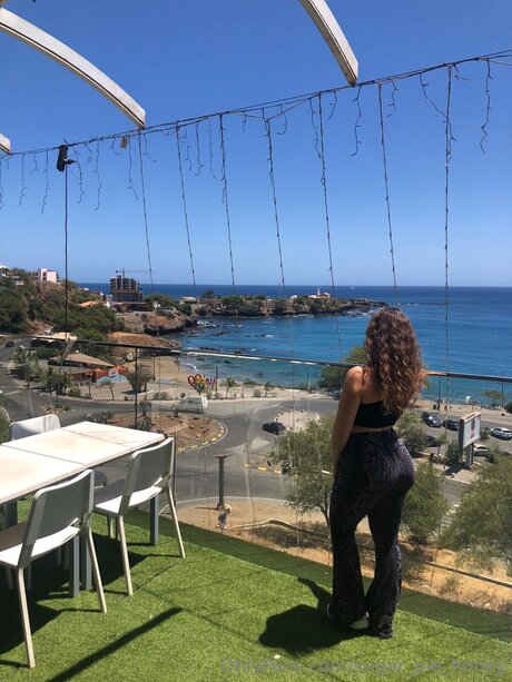 Sugar Pie Honey high quality actress image