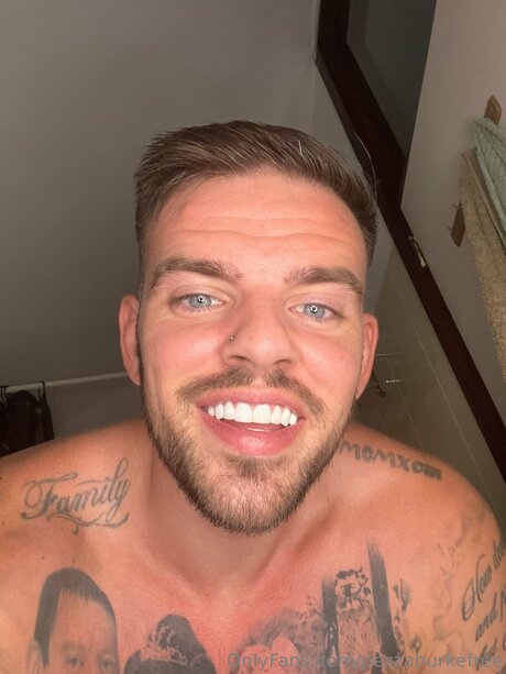 Pezzaburke66 pornstar adult pics