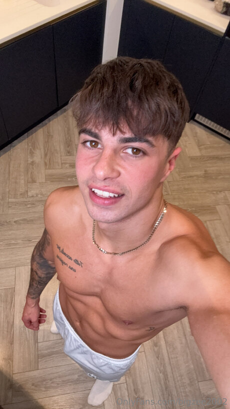 Bigzee2002 model hd pics