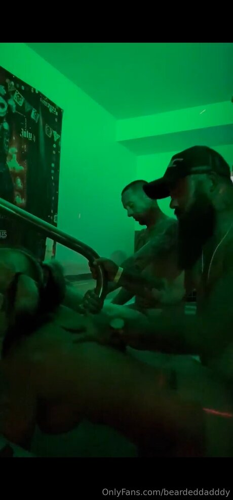 Beardeddadddy star erotic pic
