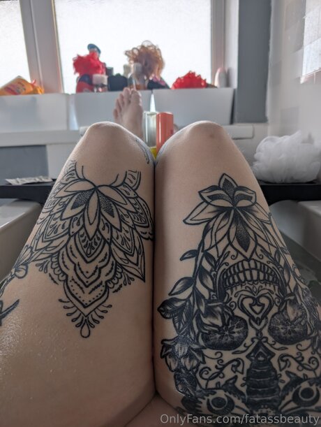 Fatassbeauty naked model image