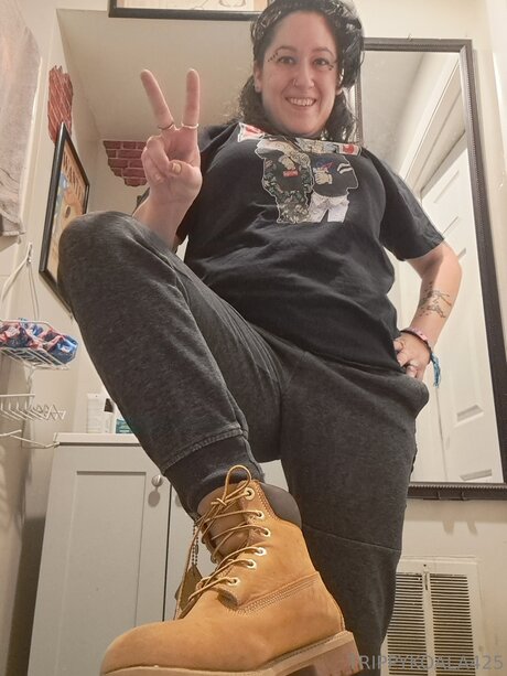 Trippykoala425 pornstar adult image