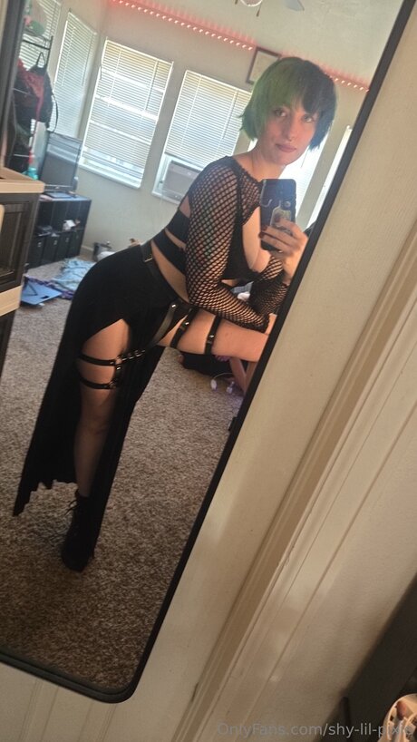 Shy Lil Pixie xxx model archive