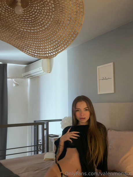 Valenmonaco hot model image