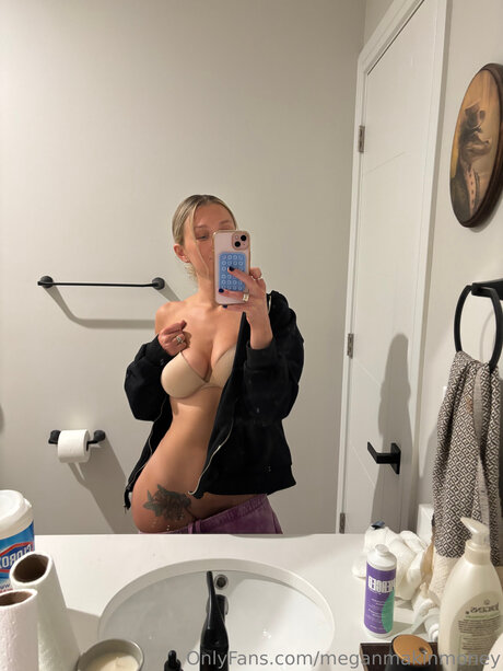 Meganmakinmoney star beautiful pics