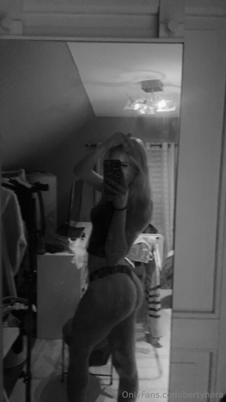 Bertyhora beautiful model photo