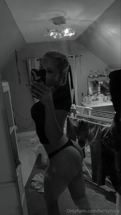 Bertyhora pornographic actress gallery