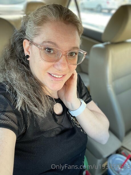 Beautifullyimperfectgeek model pics