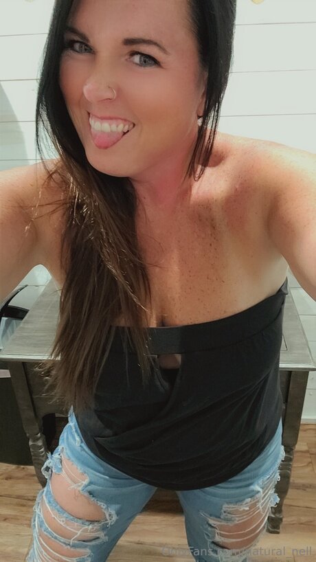 Natural Nell star sexy pics