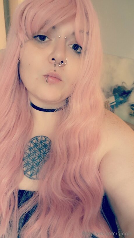 Gidgie model sexy pics