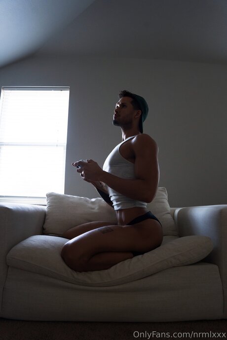 Nrmlxxx free model pic