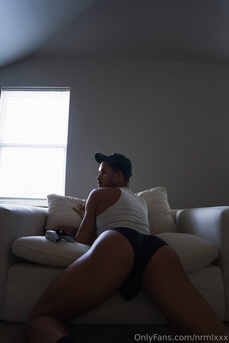 Nrmlxxx naked star pictures