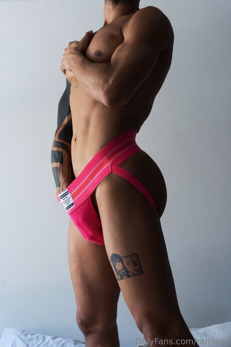 Nrmlxxx star naked img