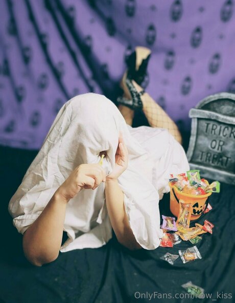 Now Kiss pornstar erotic photos