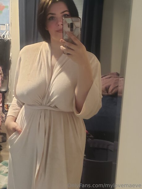 Mylovemaeve model pornographic pics