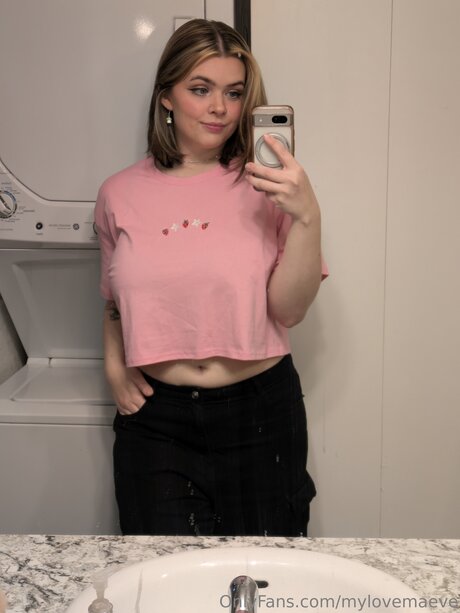 Mylovemaeve star hot pictures