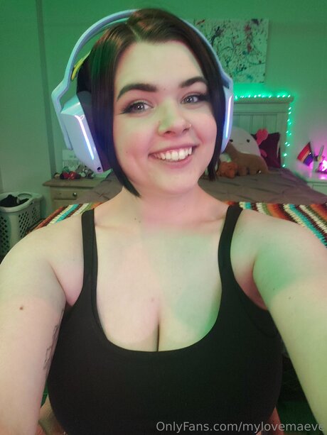 Mylovemaeve pornstar nude photos