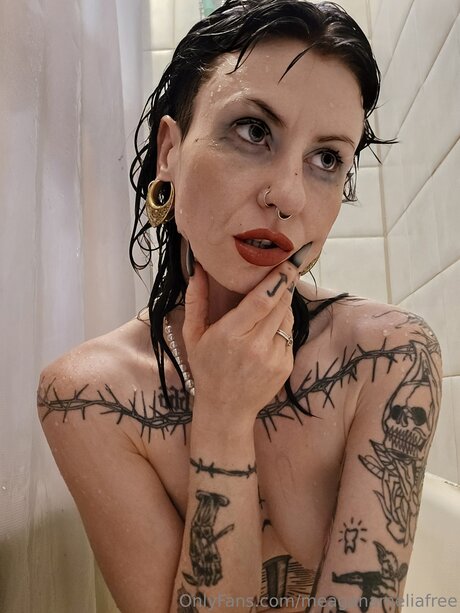 Meaganameliafree star erotic pictures