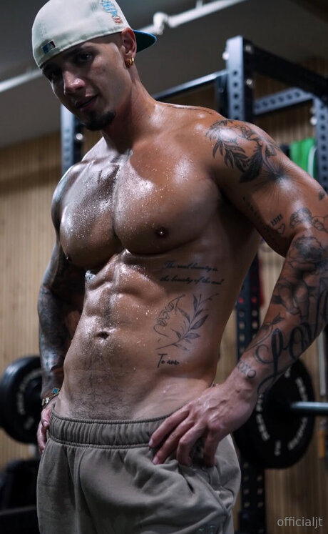 Officialjt pretty model gallery