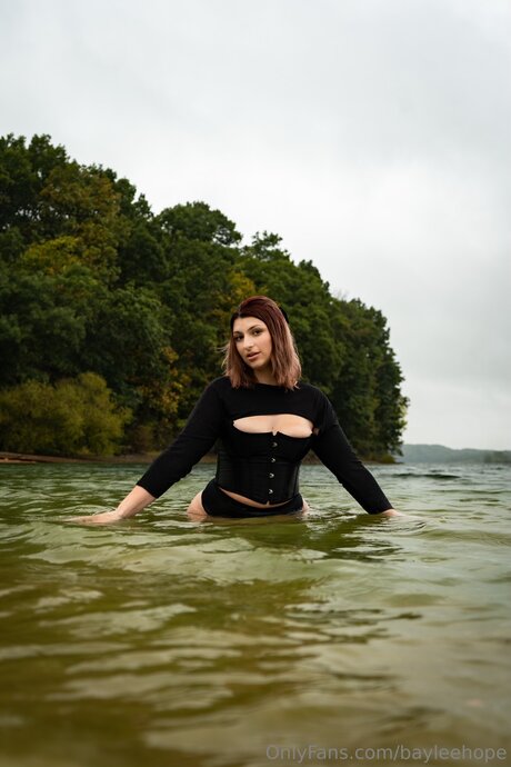 Bayleehope sexy actress img