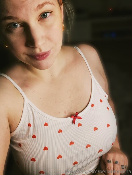 Bellablondina pornstar nudes image