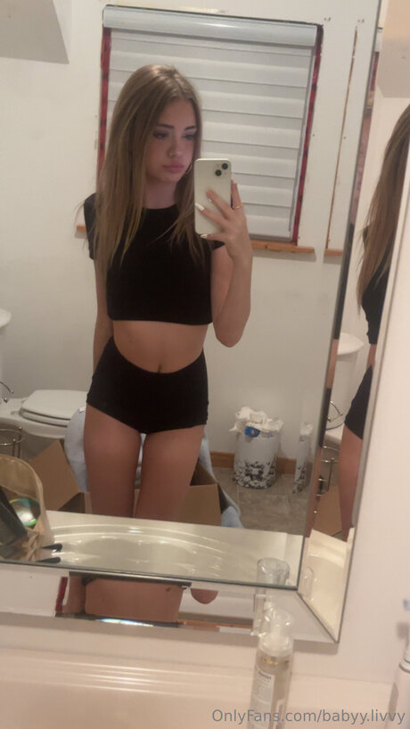 Babyy Livvy model erotic picture