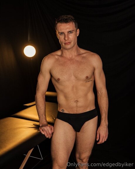 Edgedbyiker model naked pic